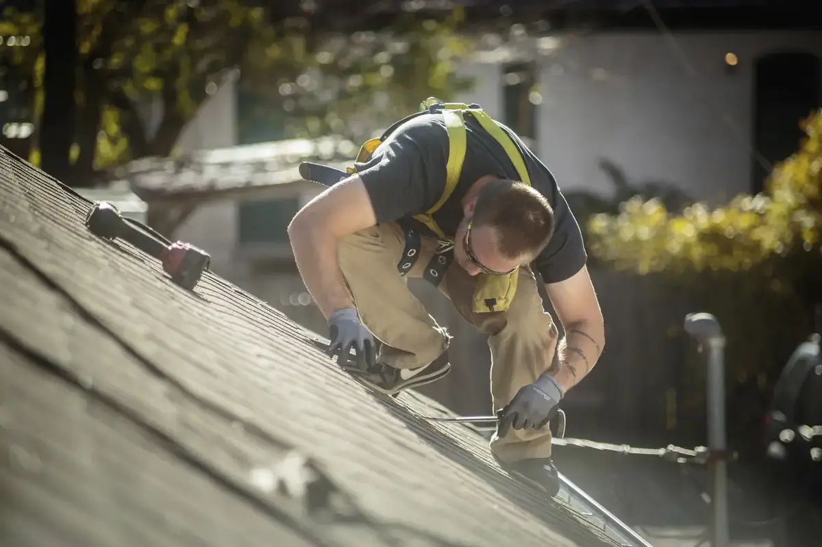 Réparation de fuites et entretien préventif — Rénovations de toitures Le Fils